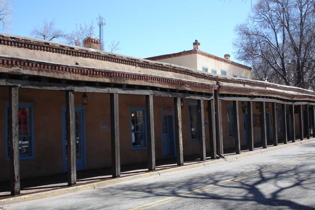 The block-long Arias de Quiros Complex encompasses Press Plaza, Sena House, and other buildings.