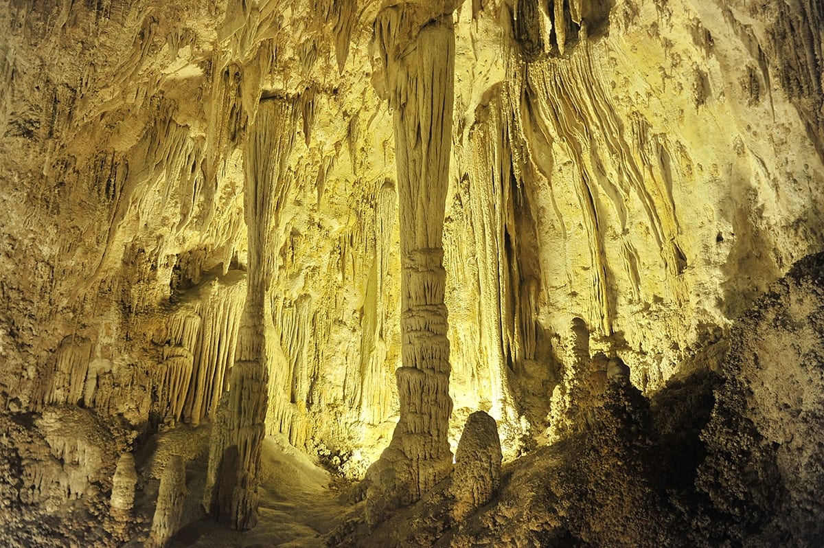 carlsbad caverns lighted cave