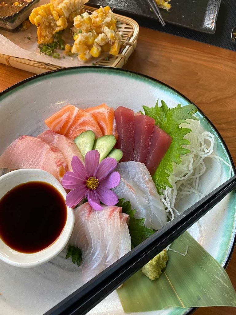 Move to Santa Fe to enjoy sashimi and kakiage vegetable fritters