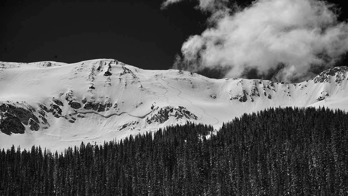 Lake Fork Valley showing a fracture line. Courtesy Taos Avalanche Center.